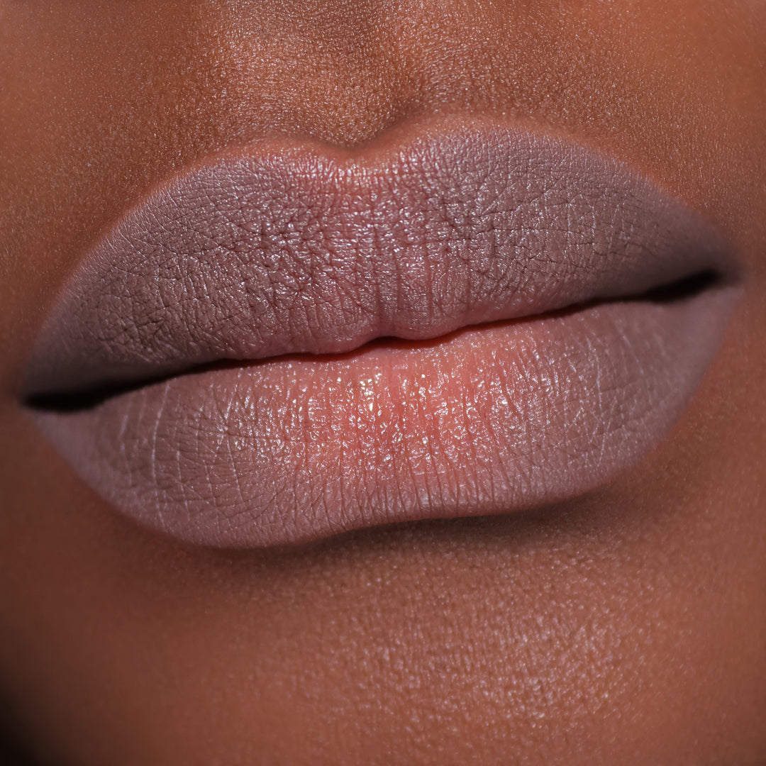 Elara Lip Liner